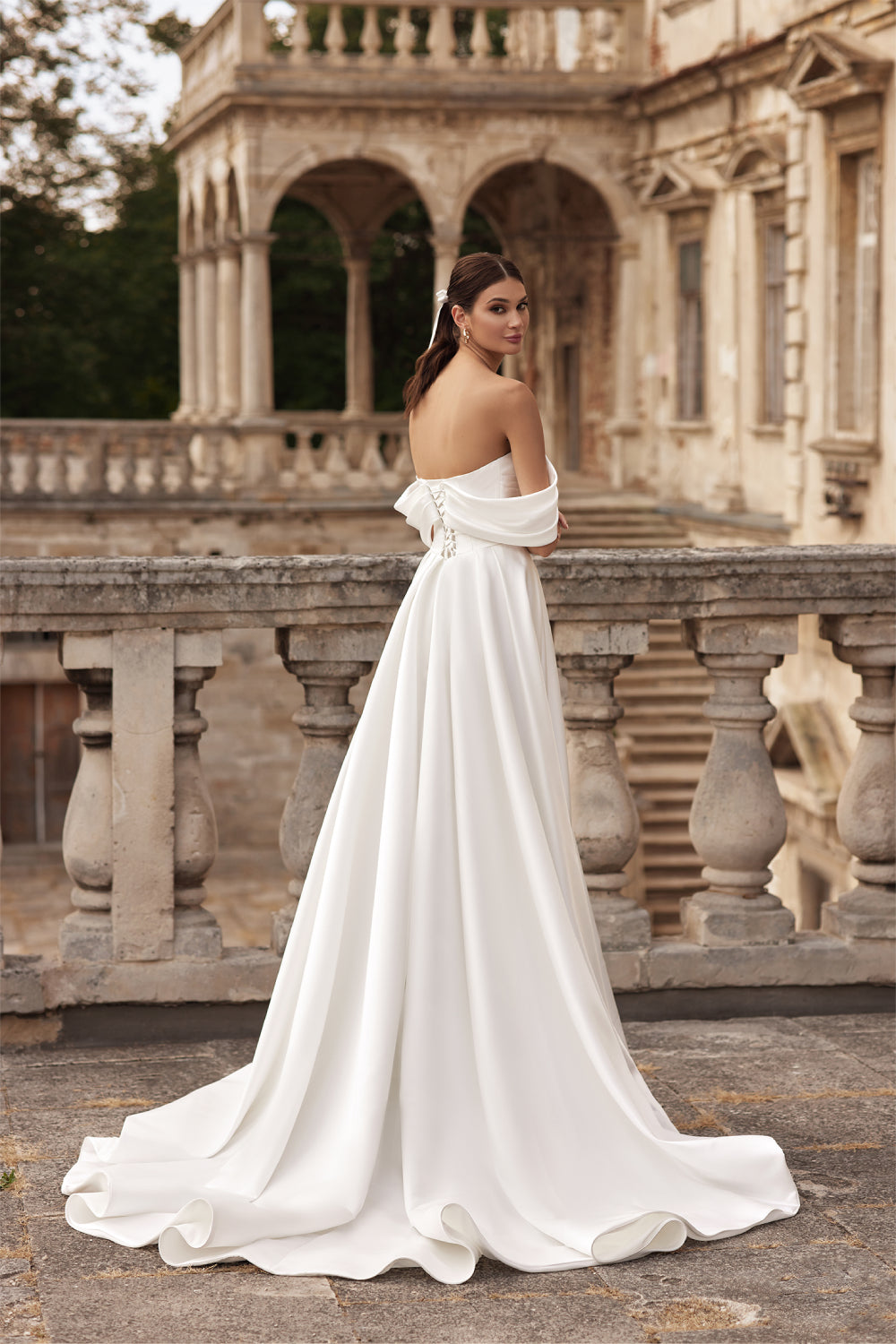 Robe de Mariée Fendue en Crêpe