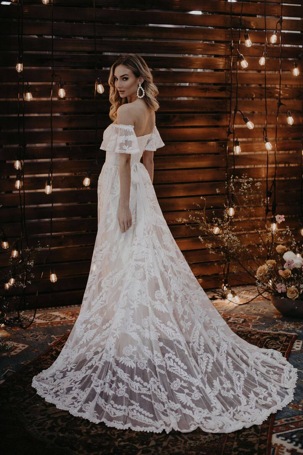 Robe de Mariée Style Bohème Col Bardot