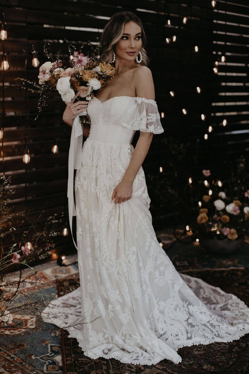 Robe de Mariée Style Bohème Col Bardot