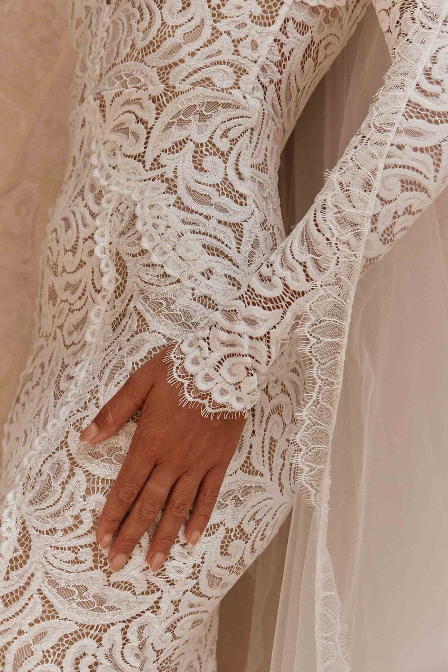 Robe de Mariée en Dentelle à Manches Longues