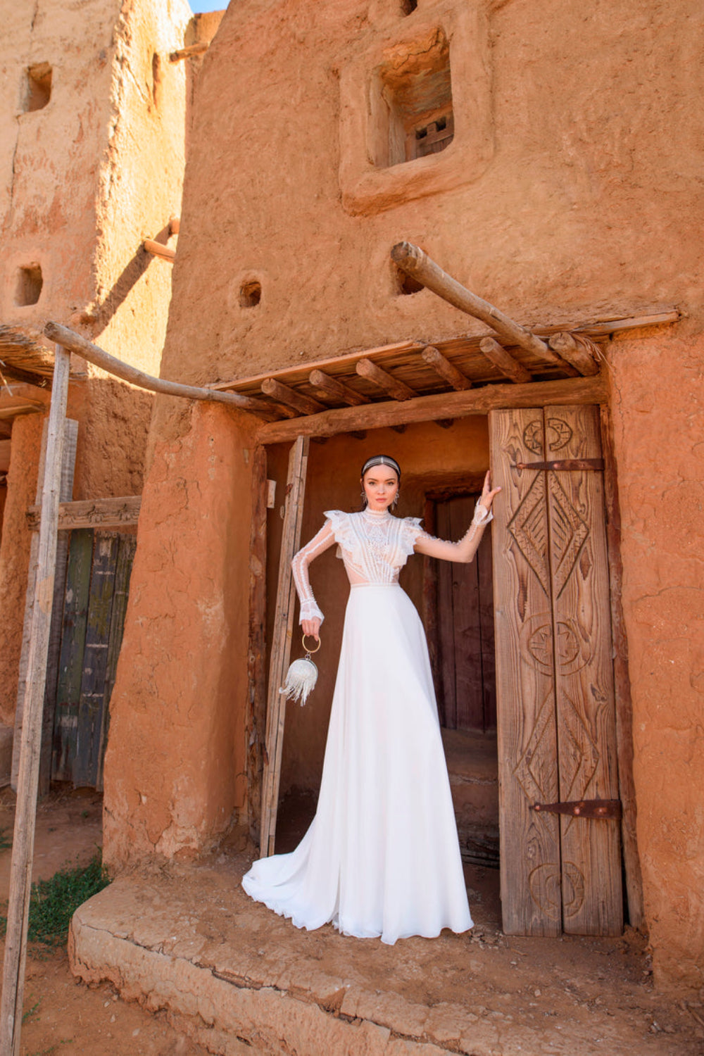 Robe de Mariée en Dentelle avec Col Montant